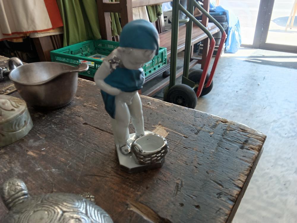 PERSONNAGE PORCELAINE 