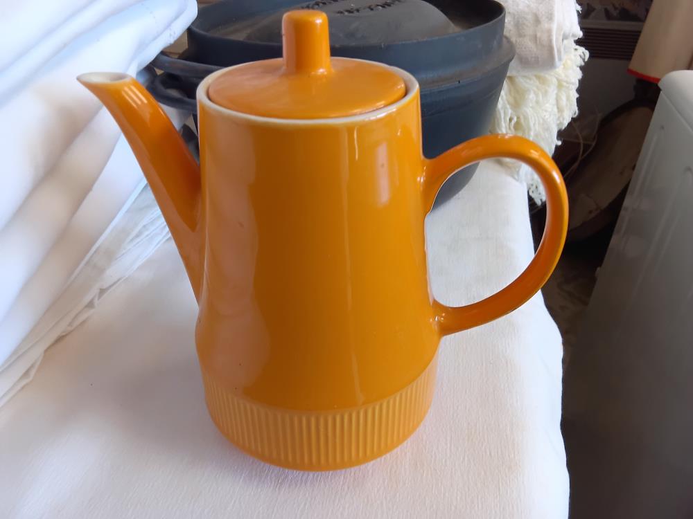 CAFETIÈRE ORANGE