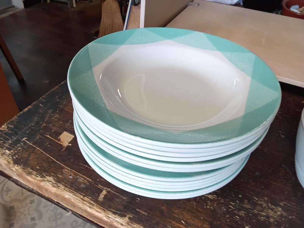 12 ASSIETTES VINTAGE