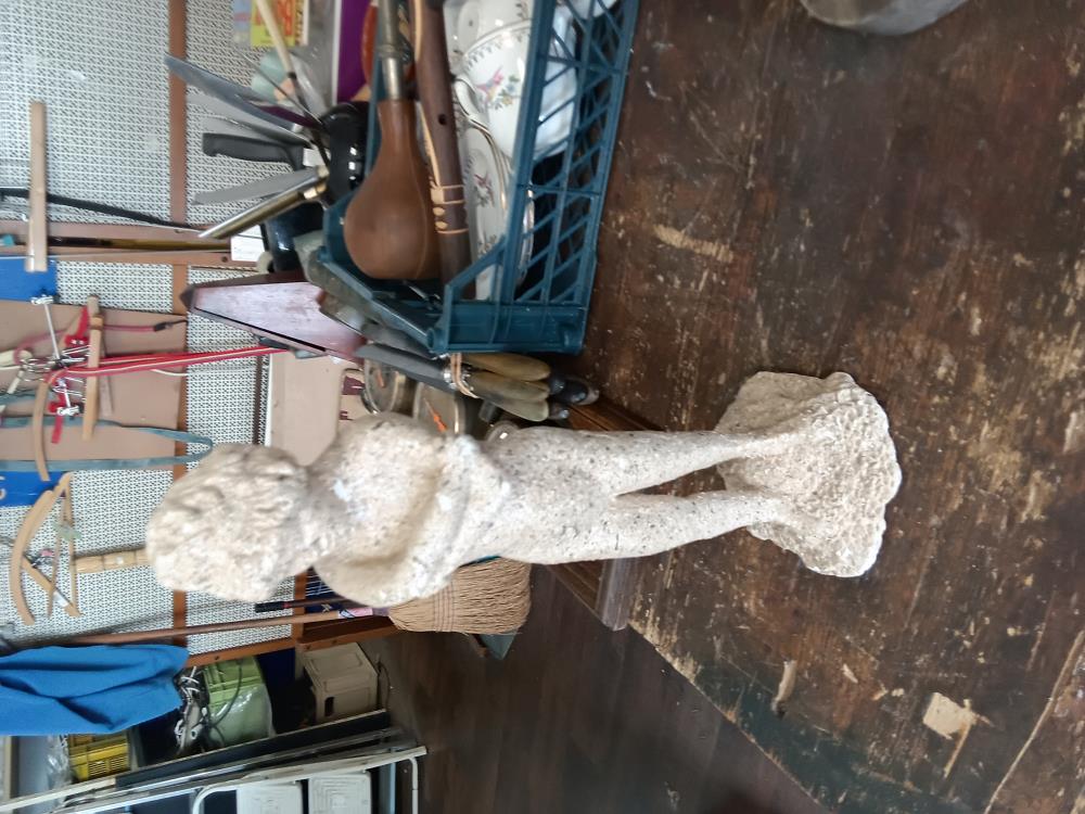 STATUETTE