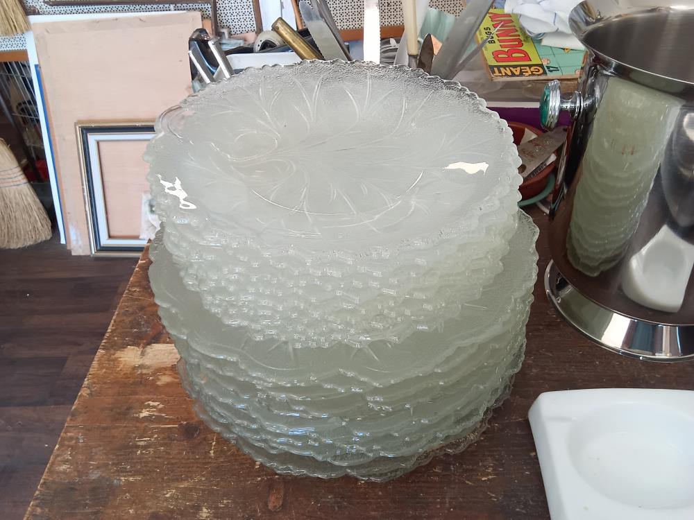 SERVICE D’ASSIETTE EN VERRE