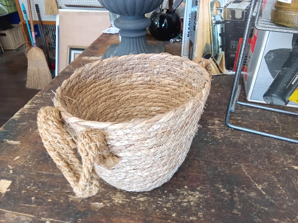 CACHE POT PAILLE