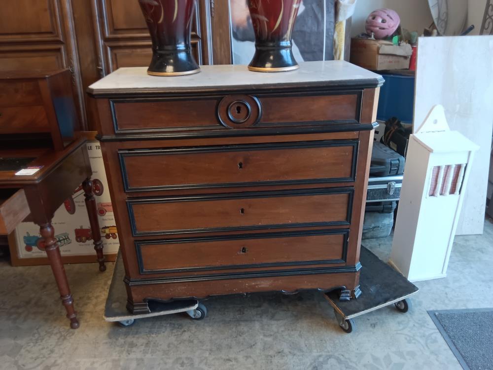 COMMODE NIII