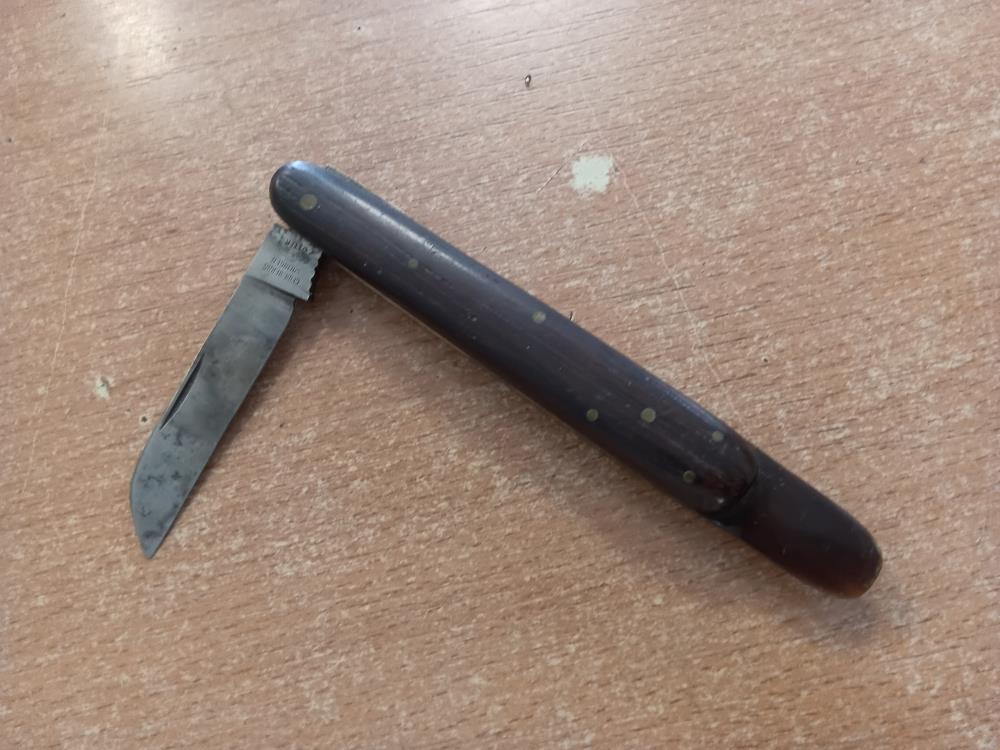 COUTEAU A GREFFER