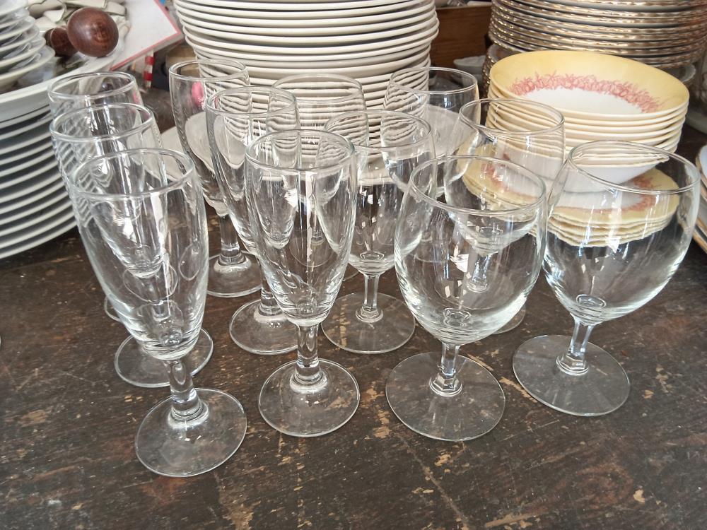 12 VERRES A PIED