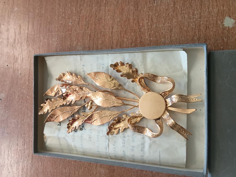 DECOR FEUILLAGE DORE