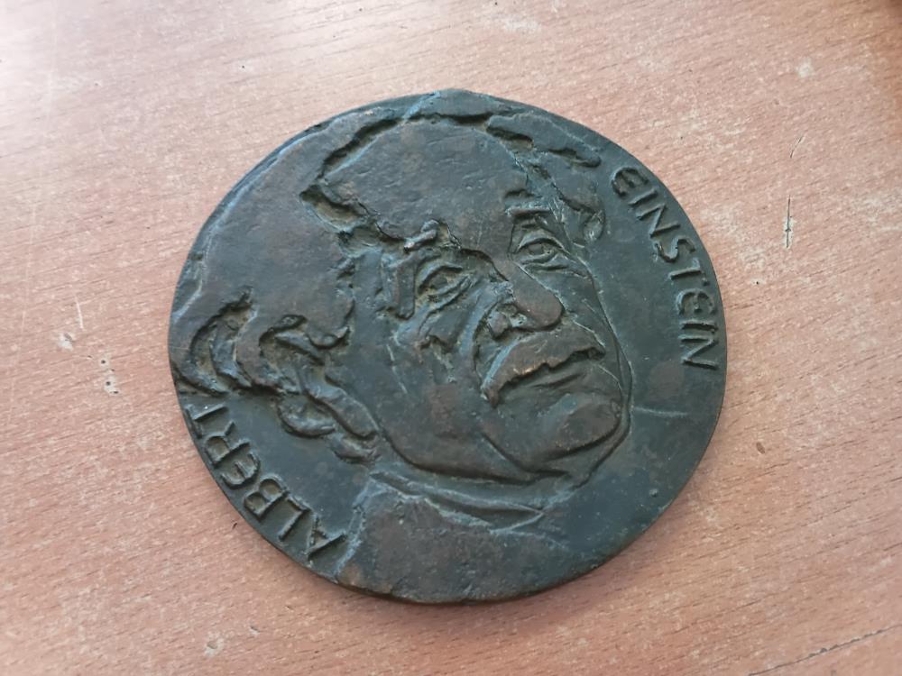 GROSSE MÉDAILLE EINSTEIN