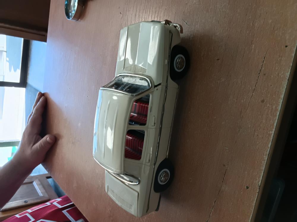R8 JOUSTRA