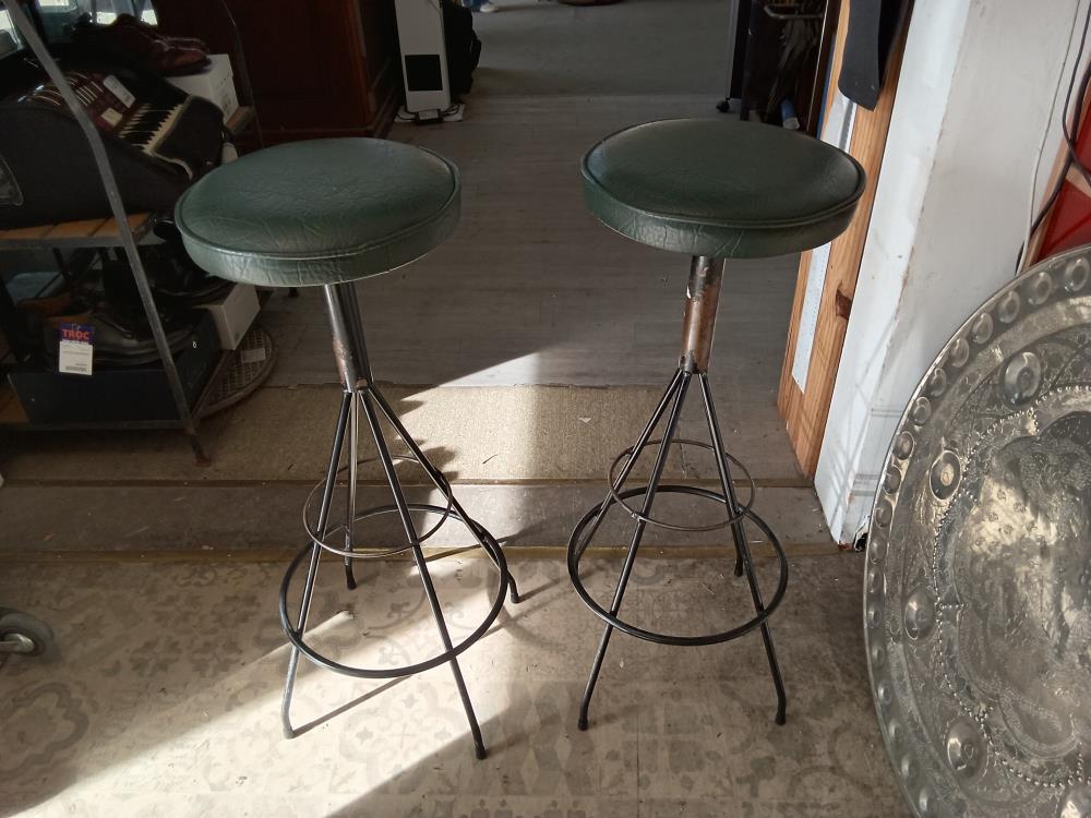 PAIRE DE TABOURETS METAL ANCIENS