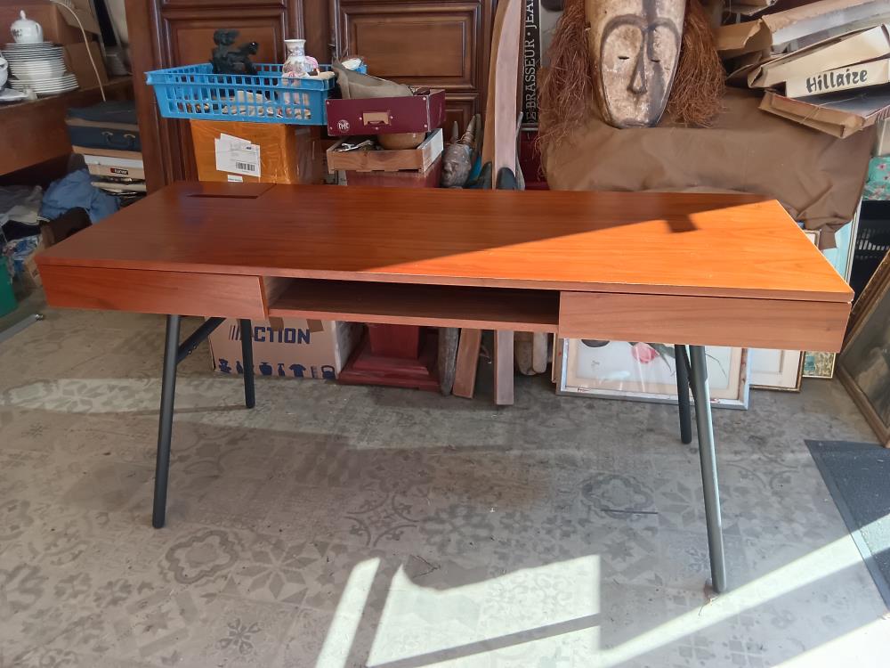 BUREAU MODERNE MASSIF