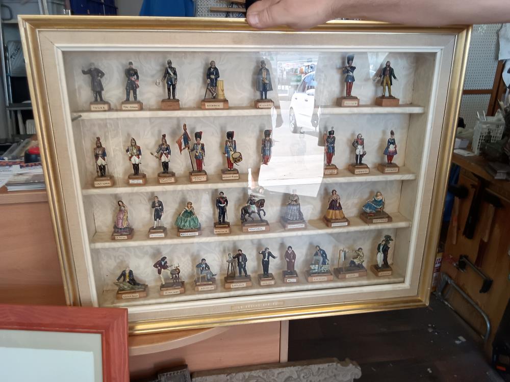 CADRE VITRINE 2D EMPIRE