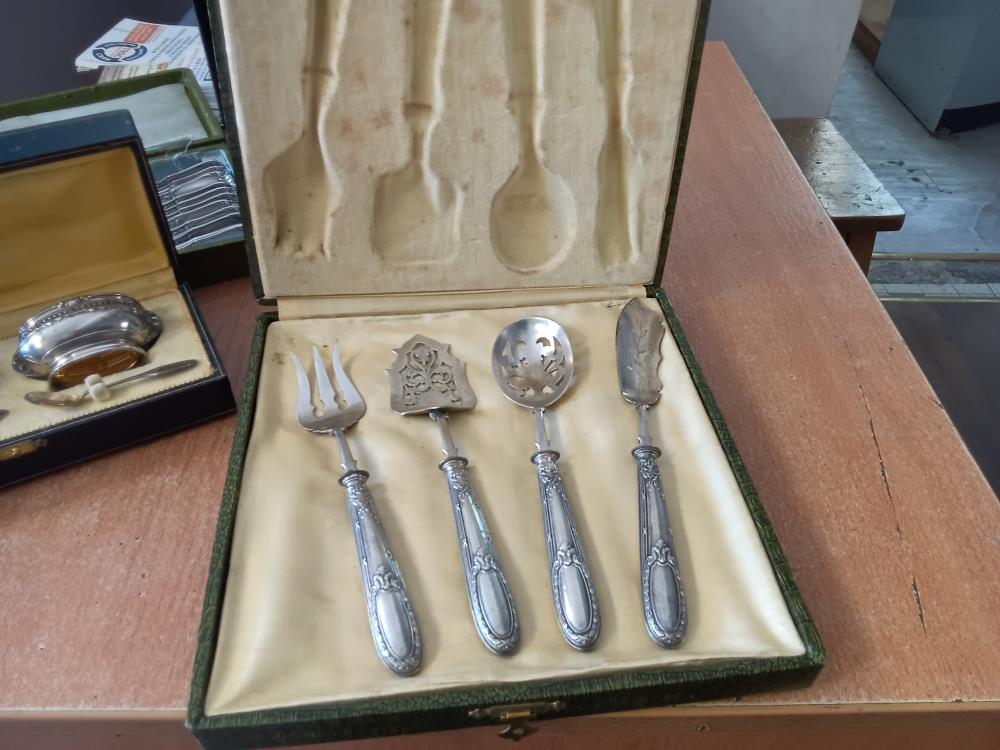 SERVICE A EESSERT ARGENT MINERVE