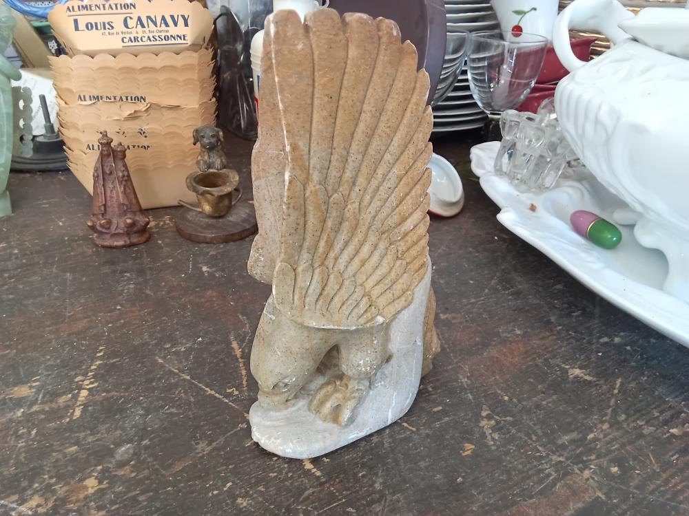 AIGLE EN PIERRE