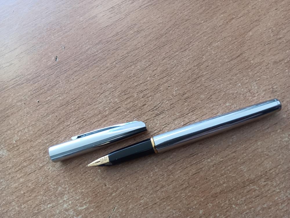 STYLO PLUME OR WATERMAN