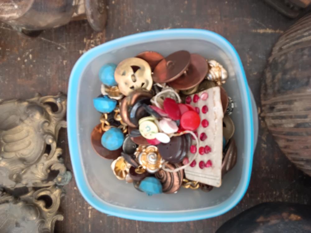 LOT DE BOUTONS