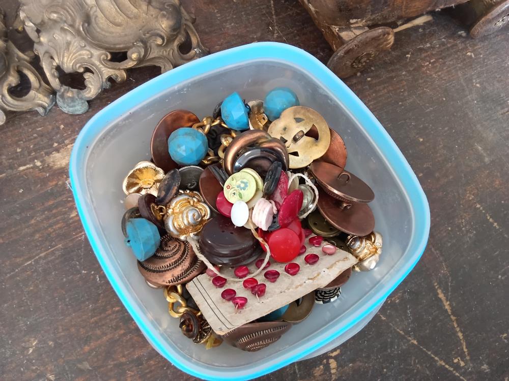 LOT DE BOUTONS