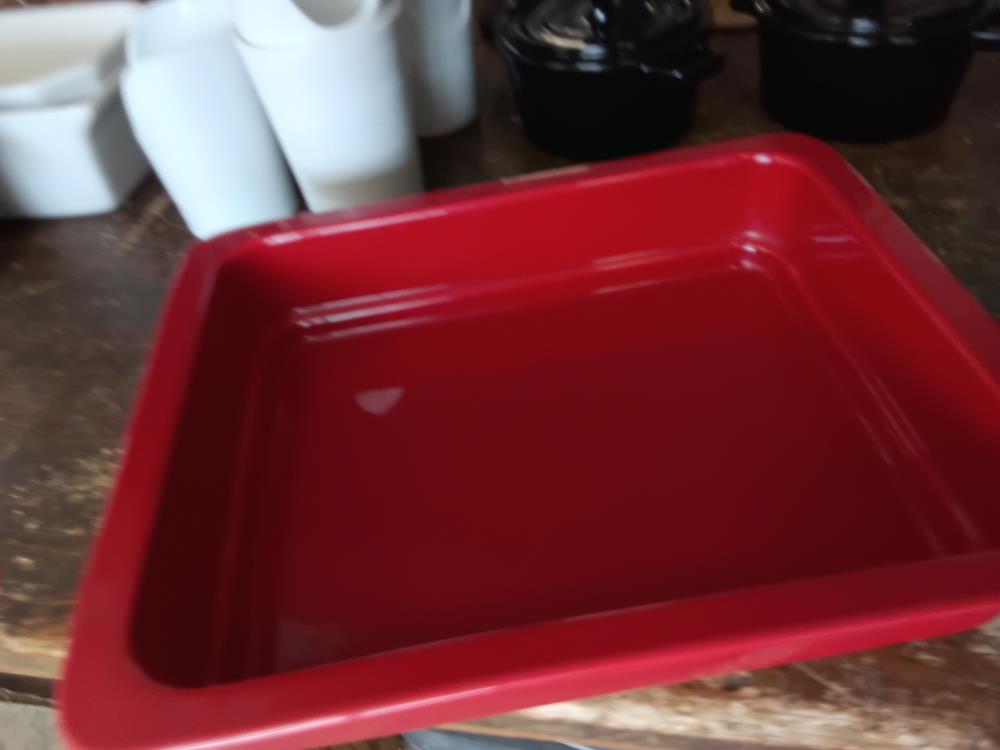 PLAT A FOUR ROUGE