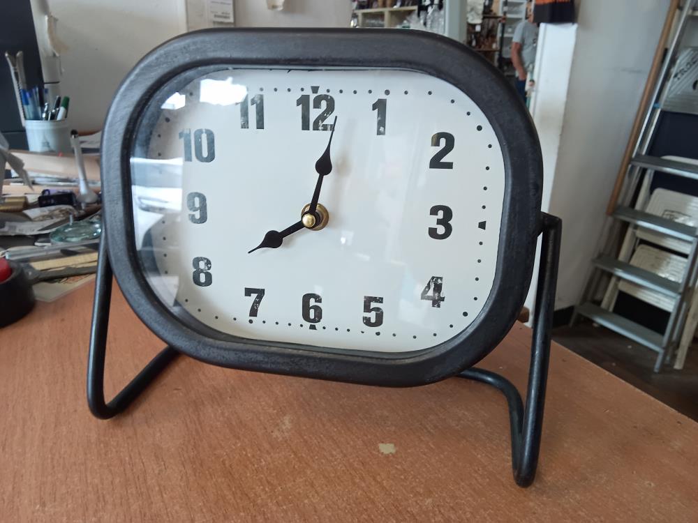PENDULE MODERNE