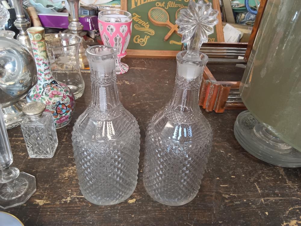 PAIRE DE CARAFES ANCIENNES