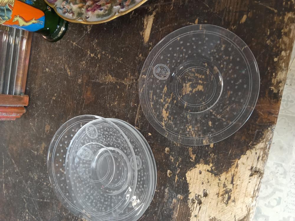 6 ASSIETTES MONOGRAMEES