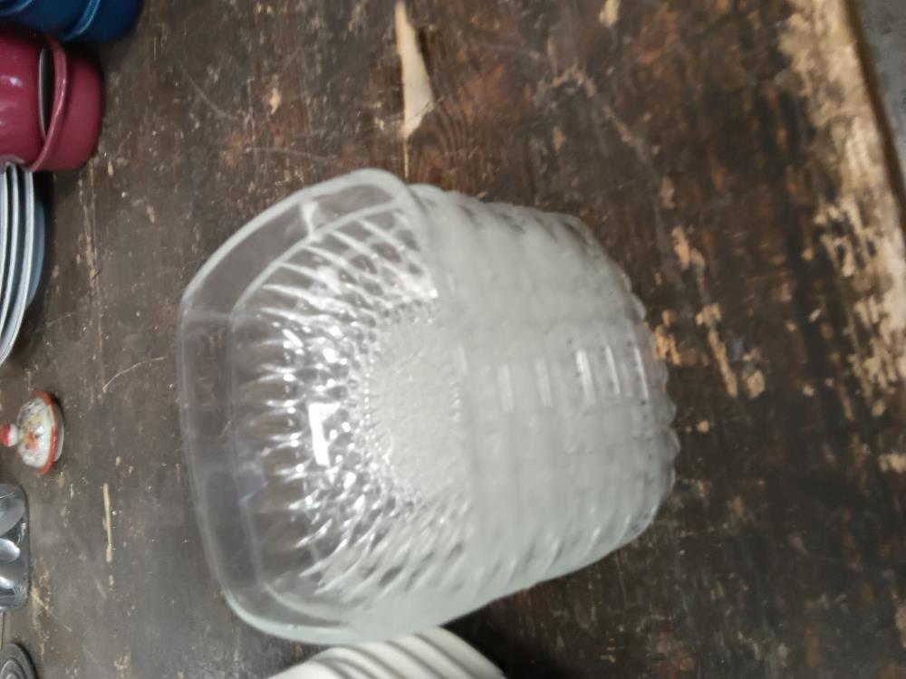 Y RAMEQUINS VERRE