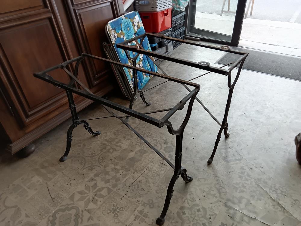 PIED DE TABLE METAL