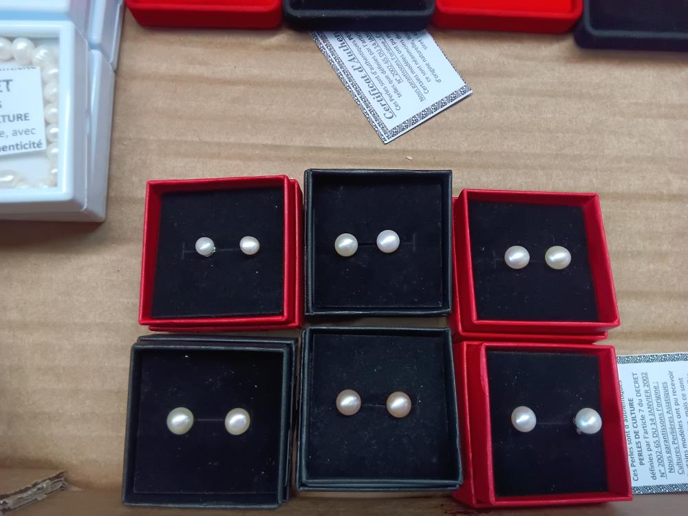 BOUTONS D'OREILLES PERLE