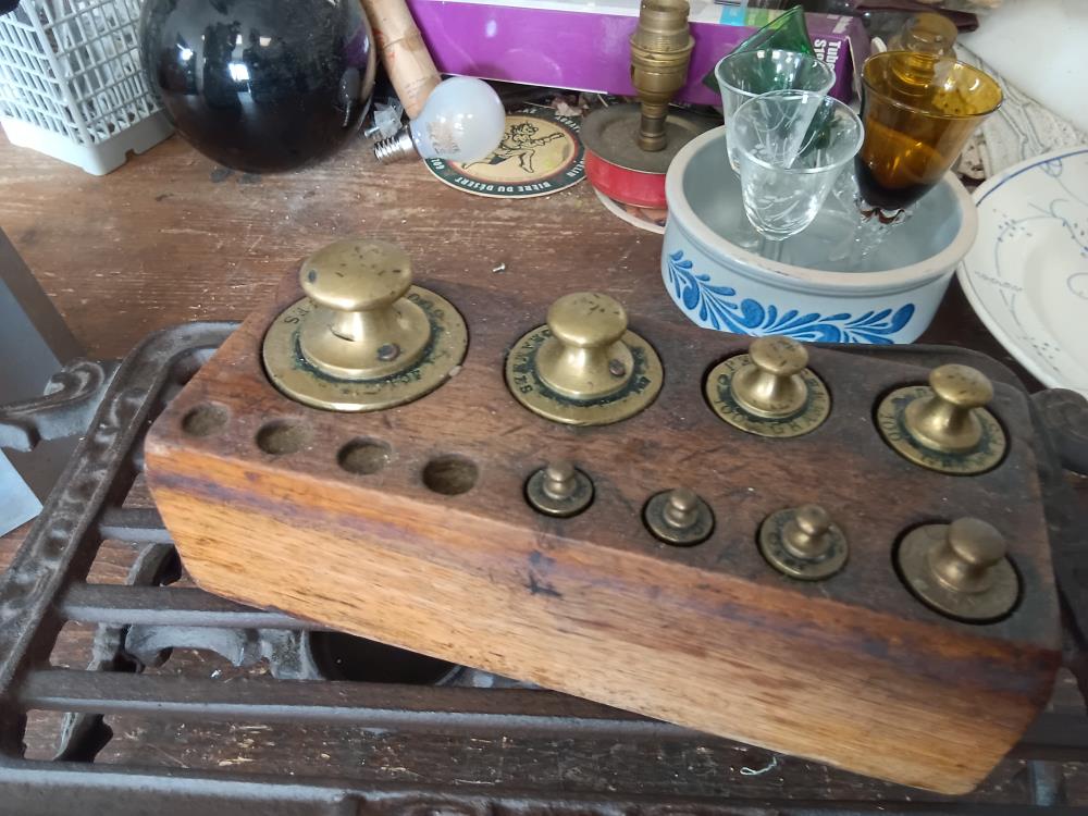 BOITE DE POIDS ANCIENS