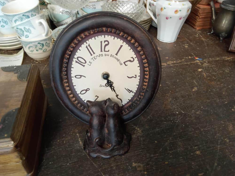 HORLOGE CHAT MDM