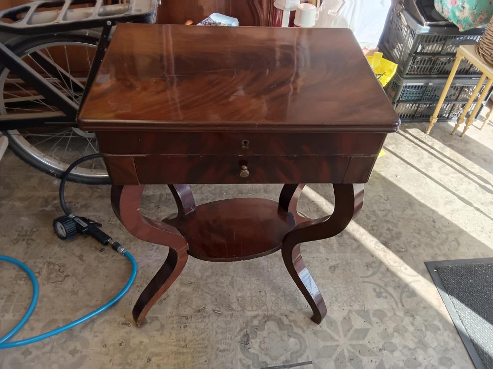 TABLE A COUTURE ANCIENNE 
