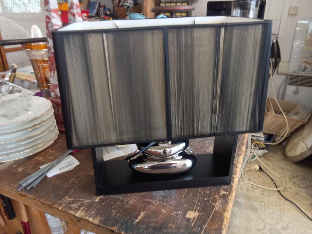 LAMPE NOI?E