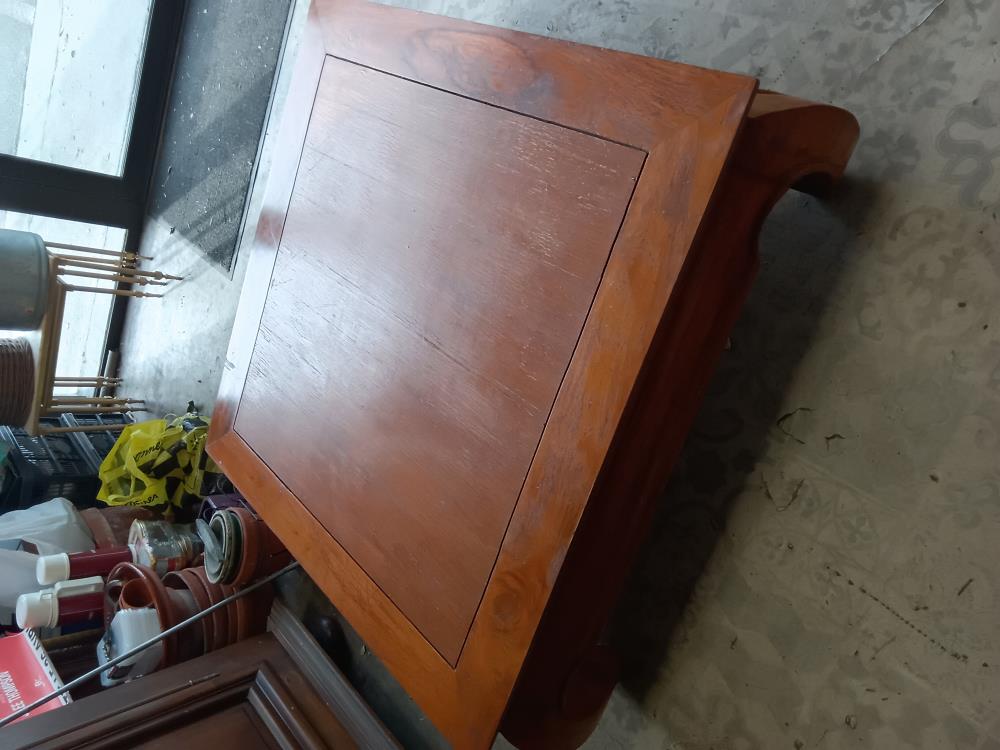 TABLE OPIUM
