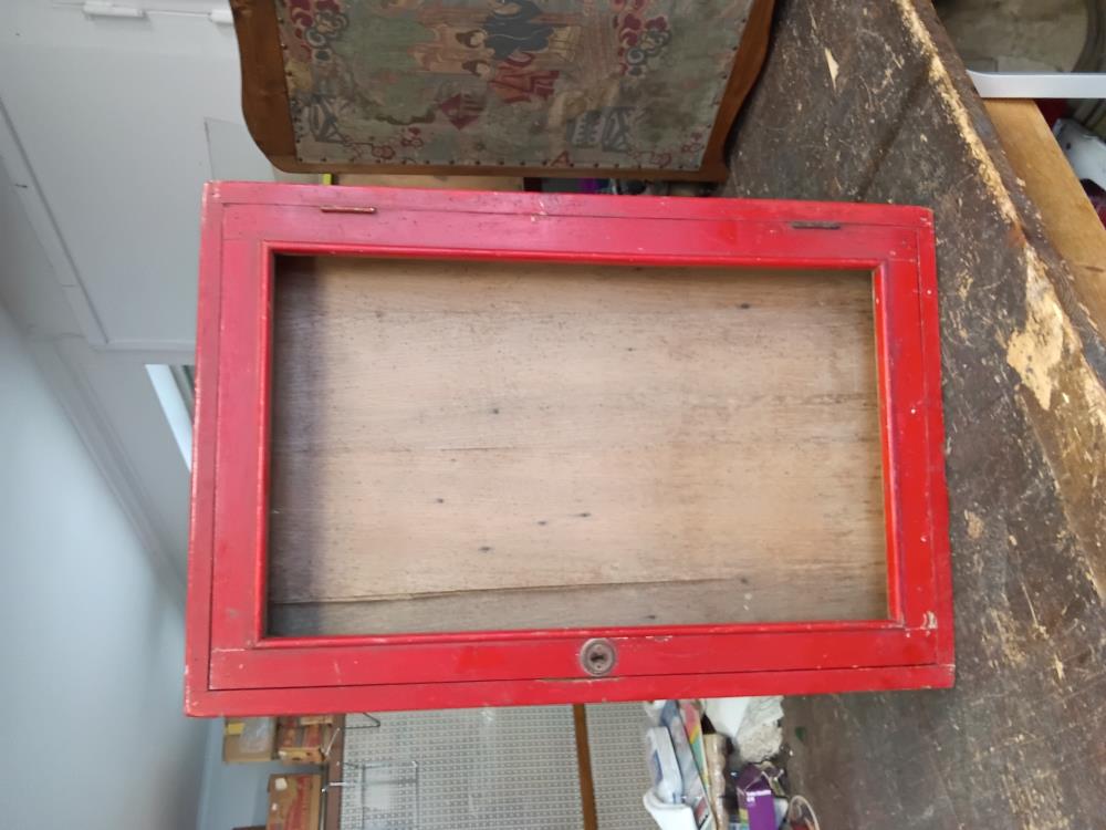 VITRINE EN L’ETAT