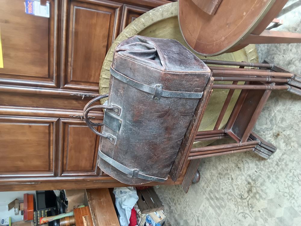 GRAND SAC DE VOYAGE EN CUIR ANCIEN