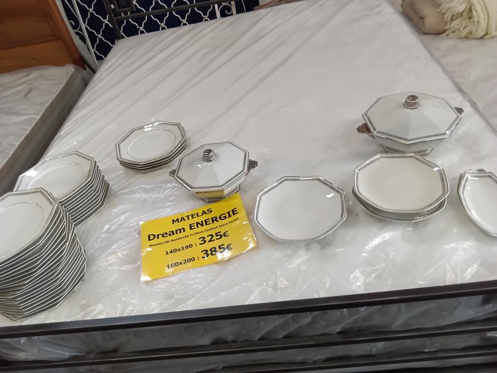 SERVICE DE VAISSELLE LIMOGES 66P