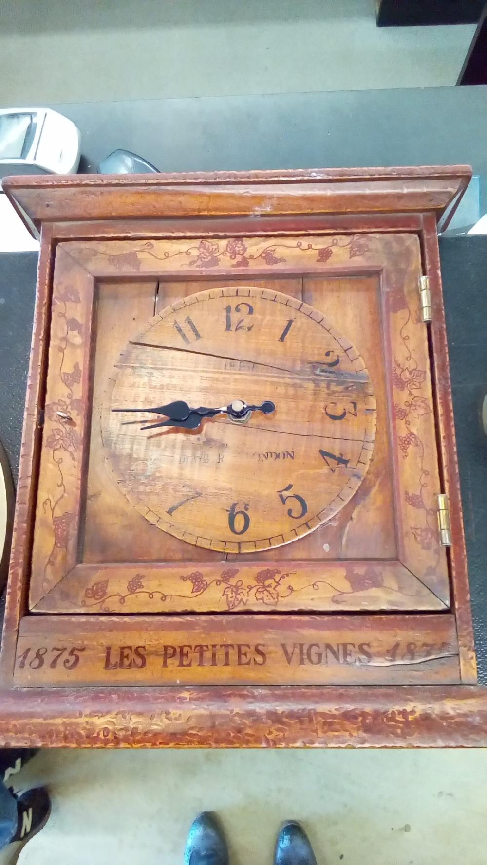 HORLOGE SUR BOITE