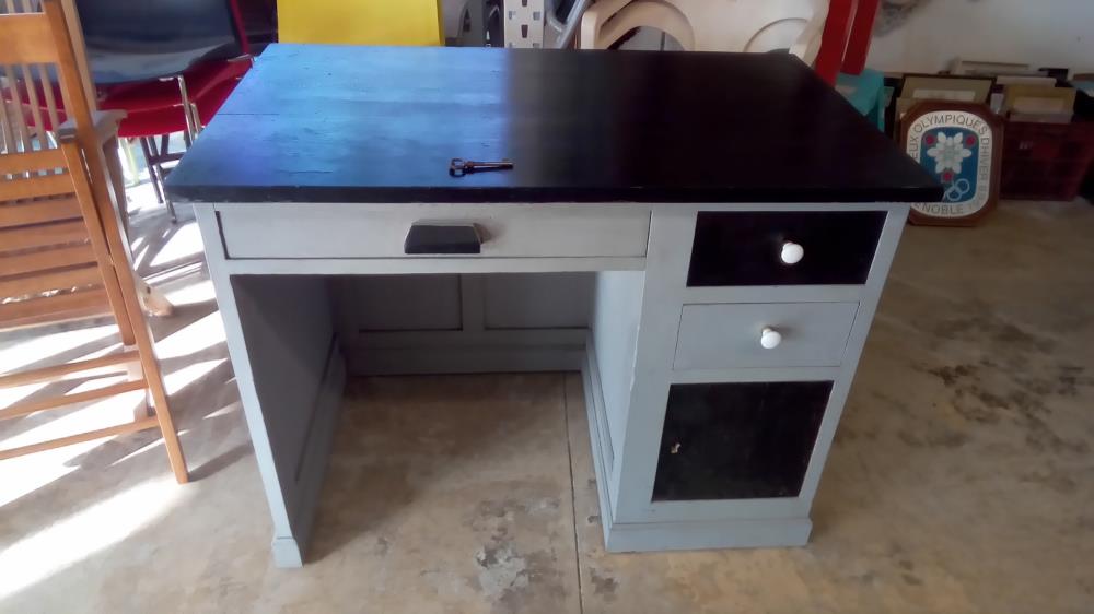 BUREAU PATINÉ