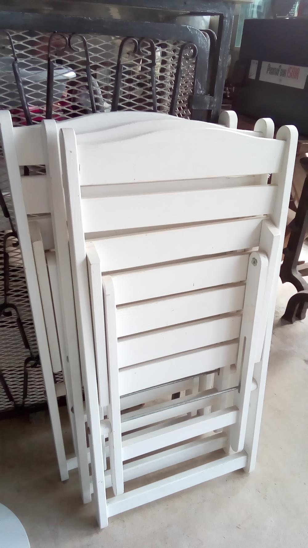 LOT DE 3 CHAISES BLANCHES PLIANTES