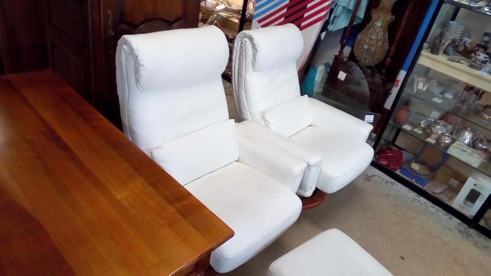 PAIRE DE FAUTEUILS CUIR BLANC RELAX AVEC RP