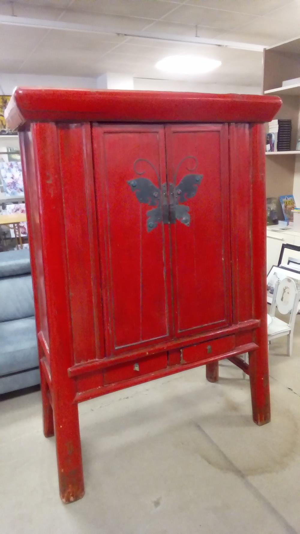 ARMOIRE STYLE CHINOIS LAQUÉE ROUGE