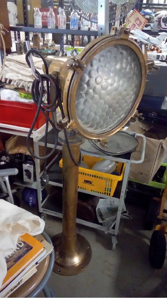 PROJECTEUR DE RECHERCHE MARINE ANCIEN