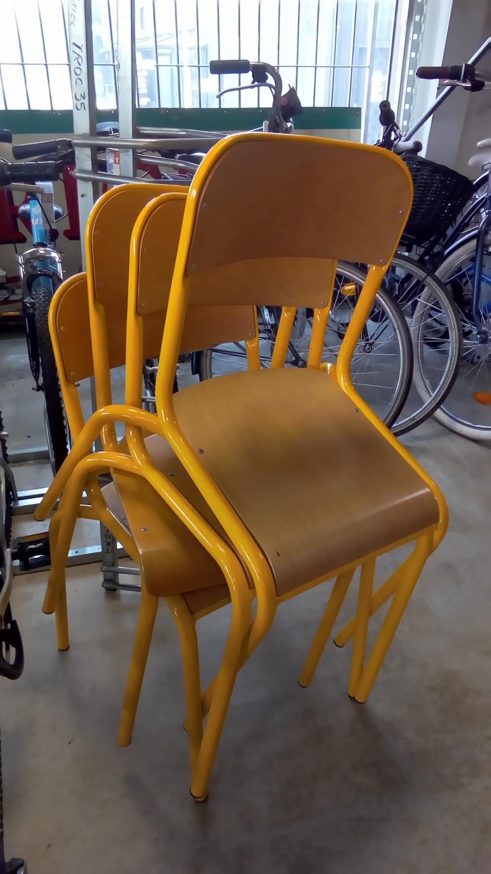 LOT DE 4 CHAISES D'ÉCOLE JAUNE