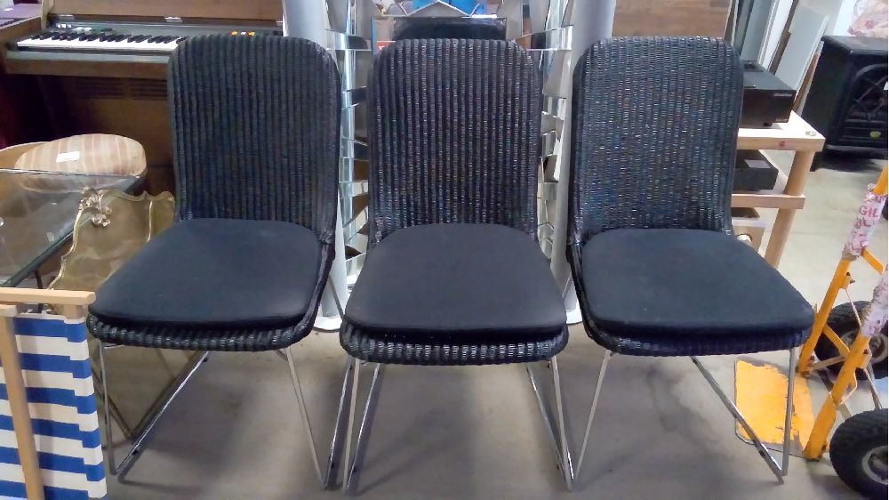 3 CHAISES LLOYD LOOM MODERNES