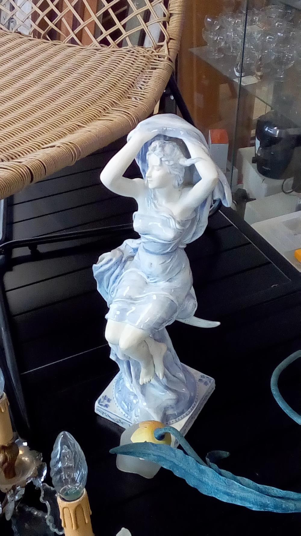 STATUETTE PORCELAINE FEMME DRAPÉE