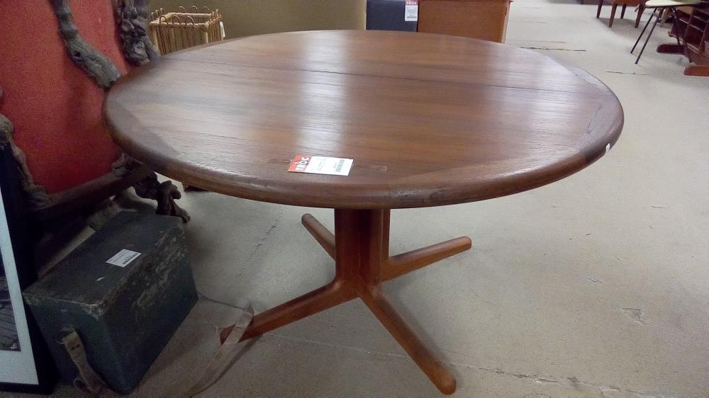 TABLE DANEMARK TECK RONDE AVEC 2 ALLONGES EXT.