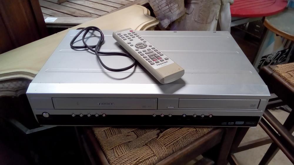 LECTEUR COPIEUR VHS/ DVD TOSHIBA