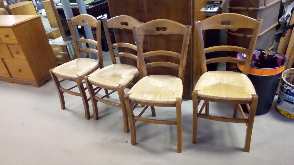 4 CHAISES PAILLÉES