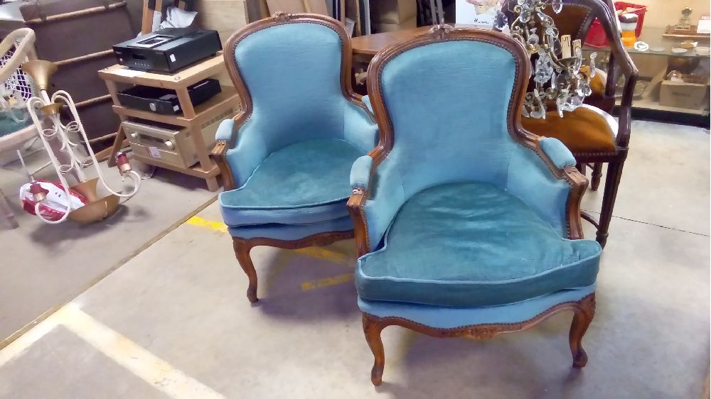 PAIRE DE FAUTEUILS STYLE LXV VELOURS BLEU