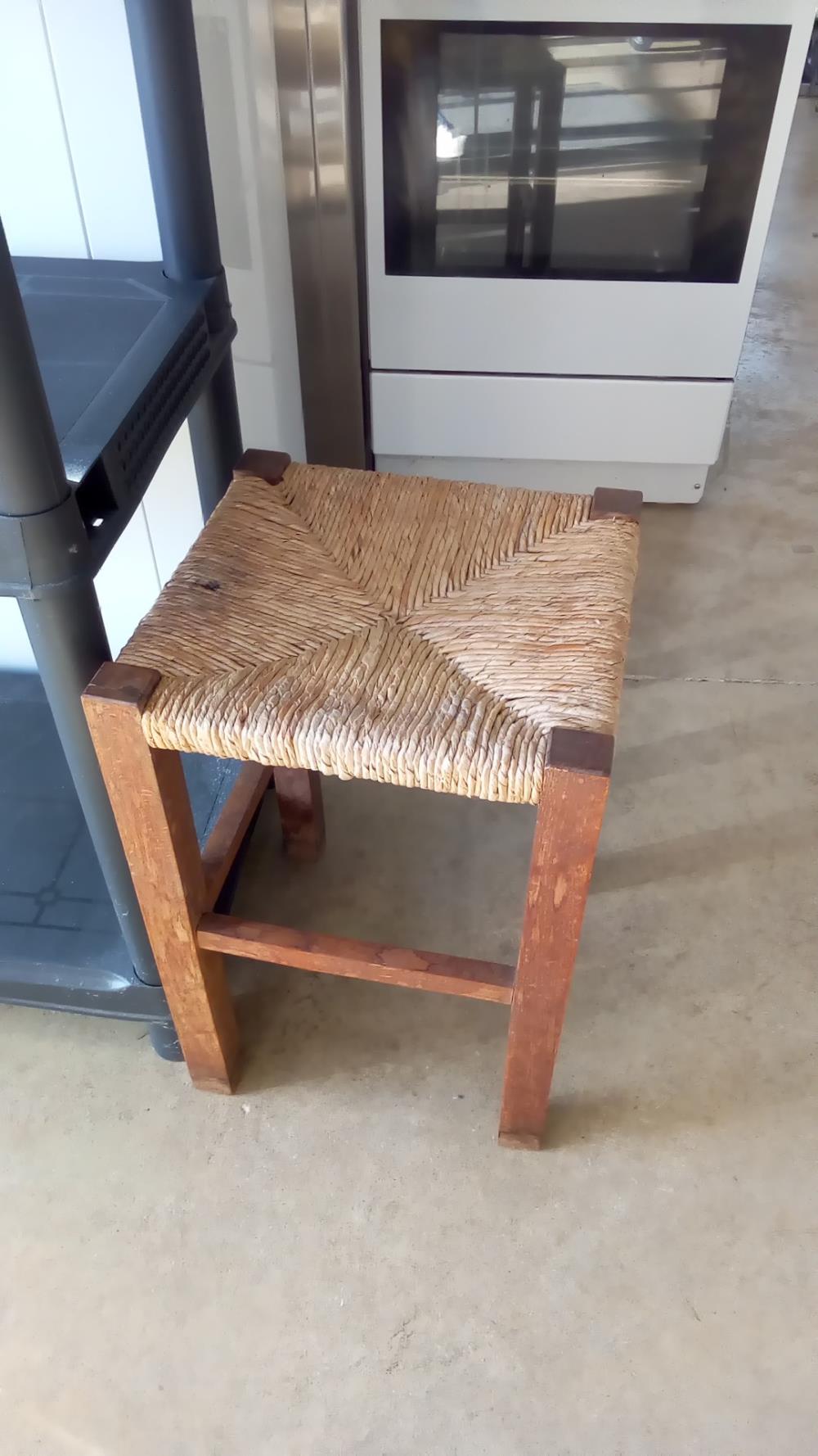 TABOURET PAILLÉ