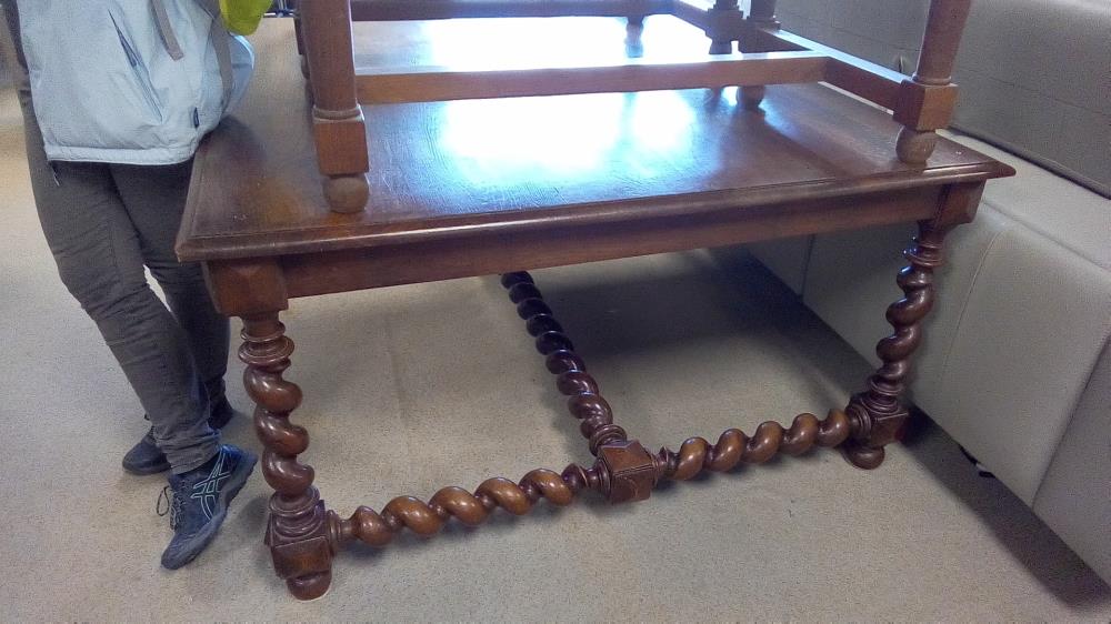 TABLE CARRÉE STYLE LOUIS XIII CHÊNE